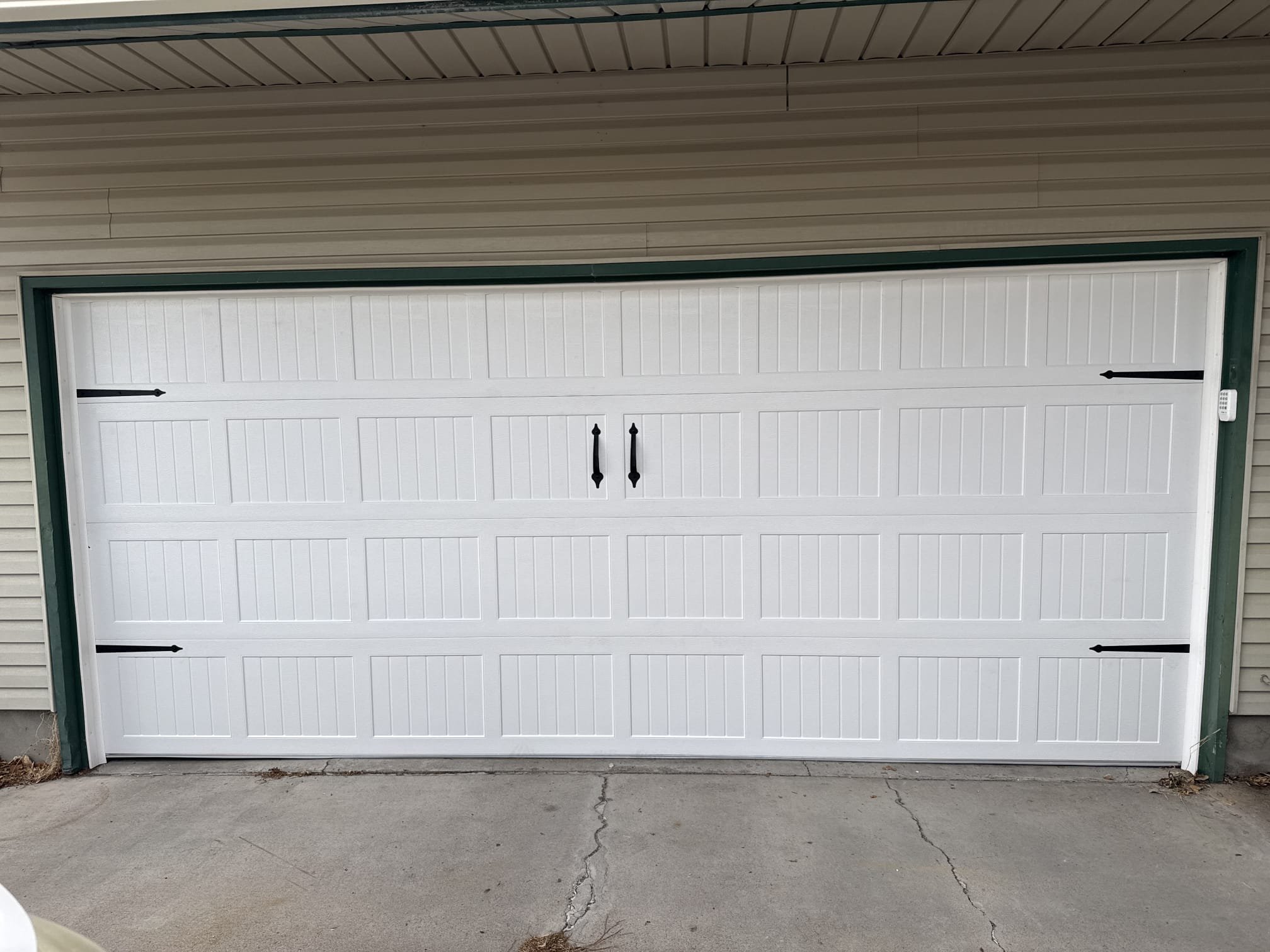 Residential garage door replacement project in Idaho